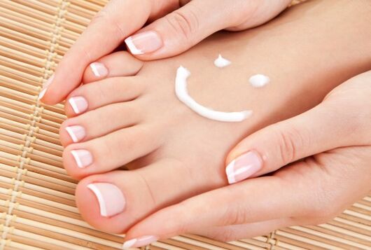 Healthy toenails after using varnish that is effective against fungal infections